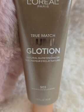L'Oreal Lumi Glotion Tube in Champagne Gold and Pink